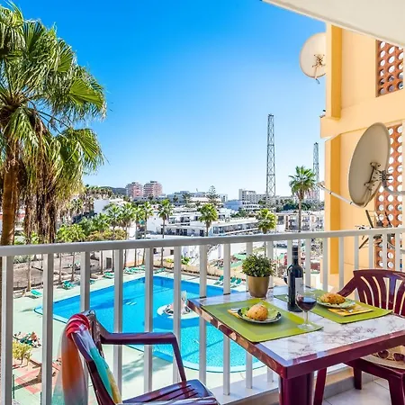 Comfortable Pool View